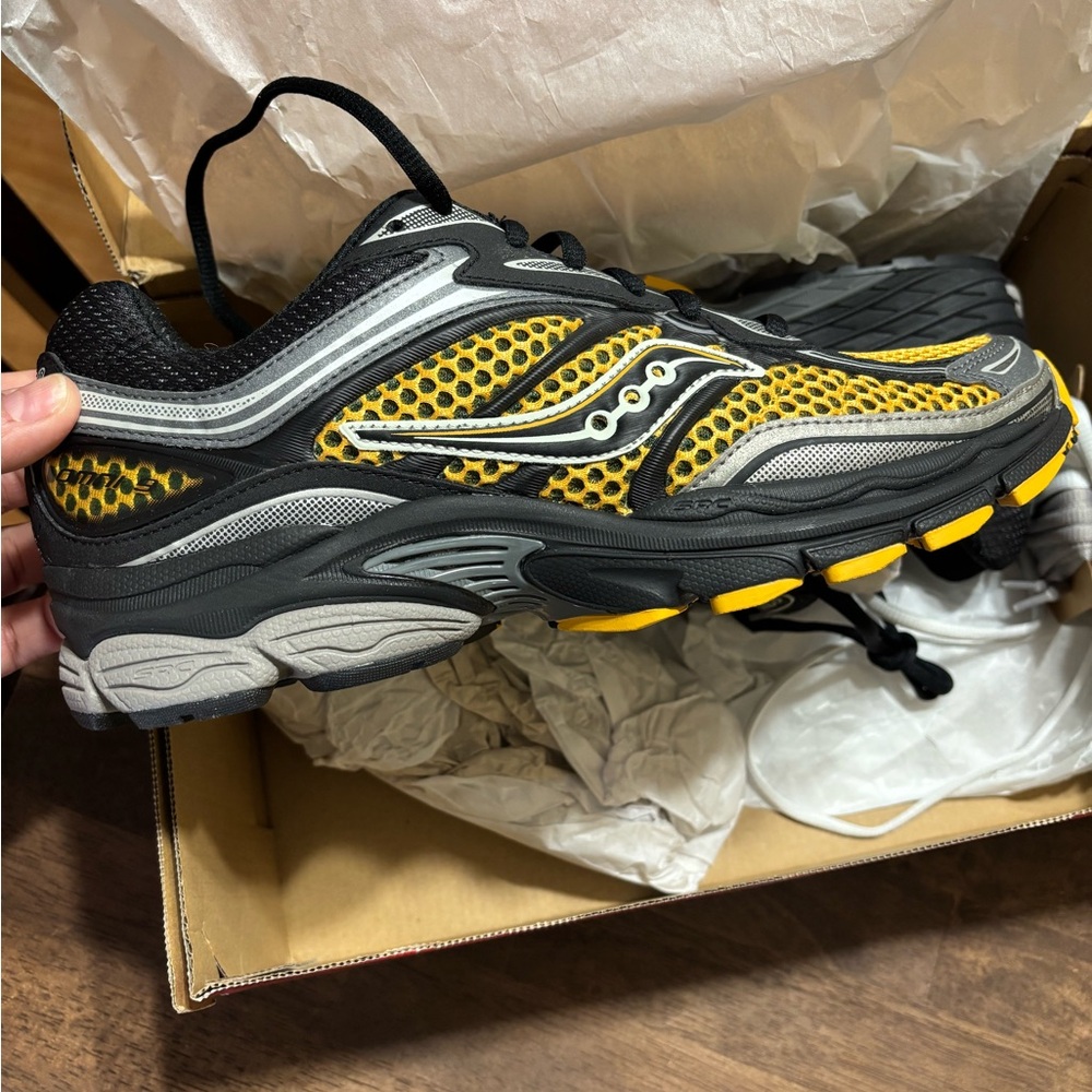 Saucony Men's Black and Yellow Athletic Shoes